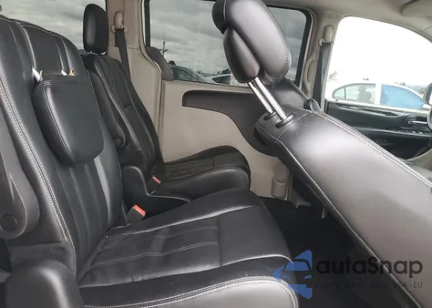 2015 Chrysler Town & Country Touring z USA, uszkodzony, nr VIN 2C4RC1BG9FR538953